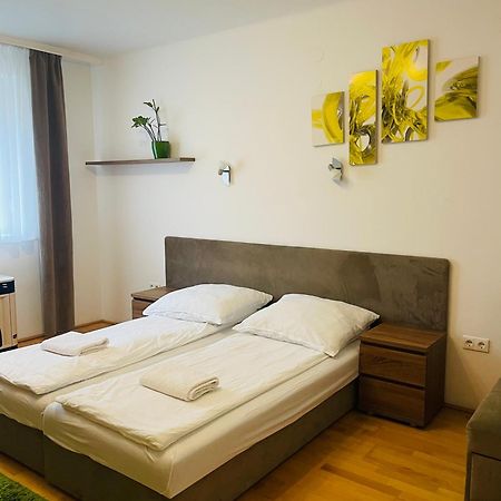 Weninger Studio Apartman Kiskunhalas Ngoại thất bức ảnh